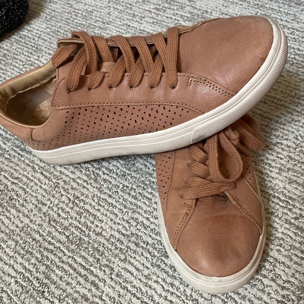 Lucky Brand casual sneakers